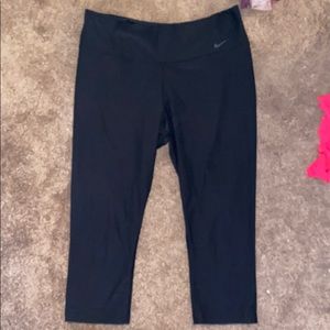 Black nike cropped leggings